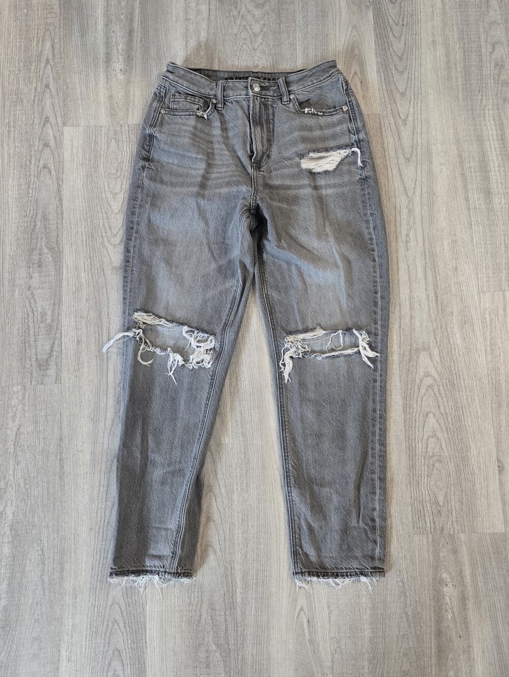 American eagle high-rise mom jeans, size 4 regular